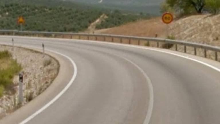 Fallece un conductor tras salirse de la carretera en Peal de Becerro Fallece un conductor tras salirse de la carretera en Peal de Becerro
