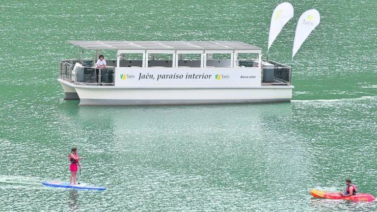 La Diputación pagará los trabajos para que el barco solar no encalle