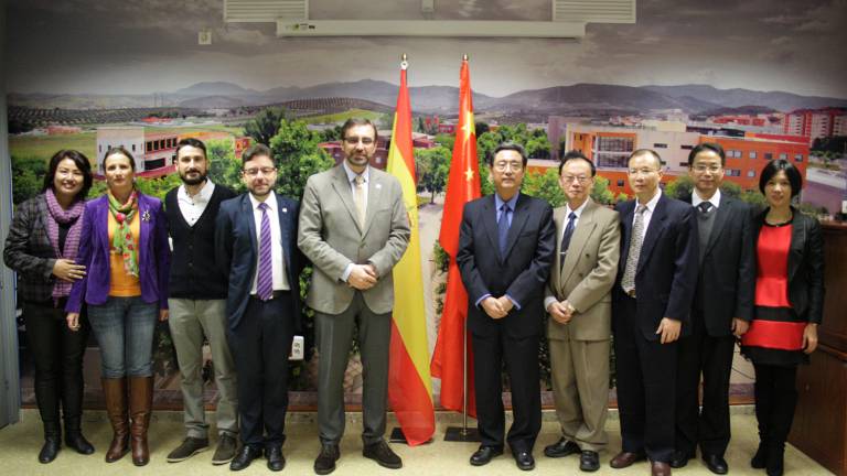 Lazos más estrechos con China Lazos más estrechos con China