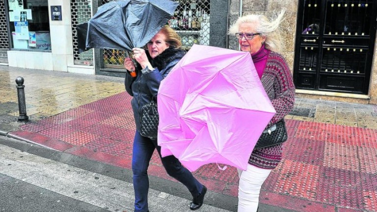 El viento y la lluvia mantienen en alerta a Jaén