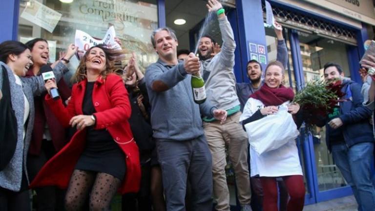 Los premios de la Lotería de Navidad se podrán cobrar desde mañana por la tarde