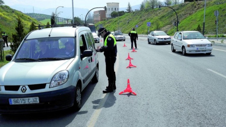La Policía denuncia a 67 conductores por viajar sin cinturón de seguridad