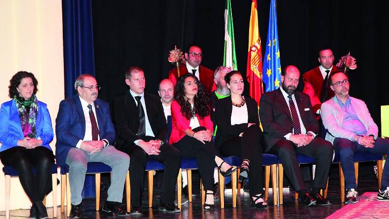 Cinco espejos para toda la ciudad Cinco espejos para toda la ciudad