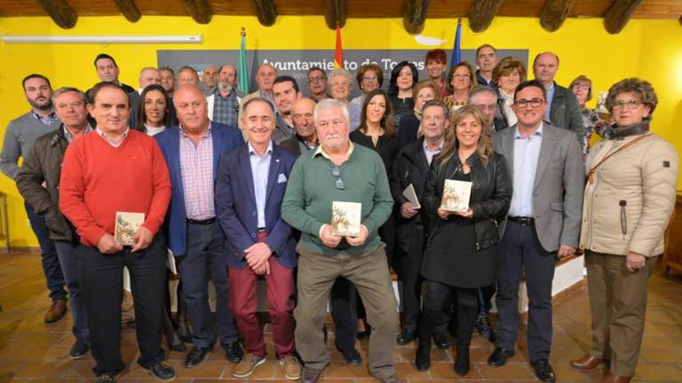 Torres homenajea a los concejales de la democracia