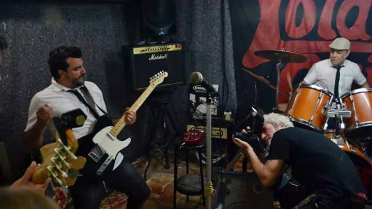 “Lola” tiene un plan que suena a rock “Lola” tiene un plan que suena a rock
