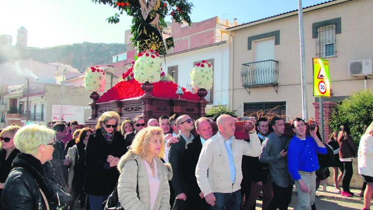 Legionarios dan realce a la procesión del patrón