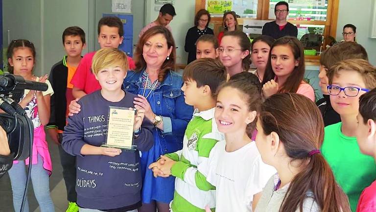 Exposición “La tierra muere” en el colegio Gloria Fuertes Exposición “La tierra muere” en el colegio Gloria Fuertes