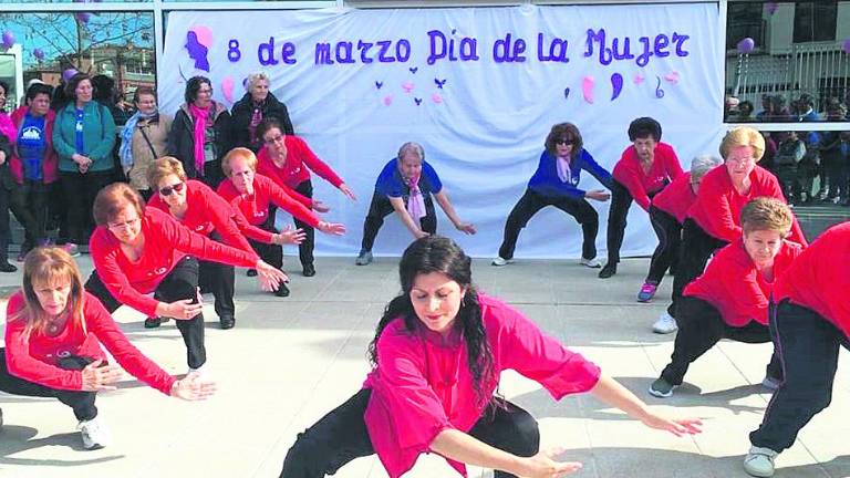 El centro de participación activa conmemora el Día de la Mujer