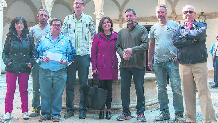 Tres colectivos beneficiados por las ”caminatas” Tres colectivos beneficiados por las ”caminatas”