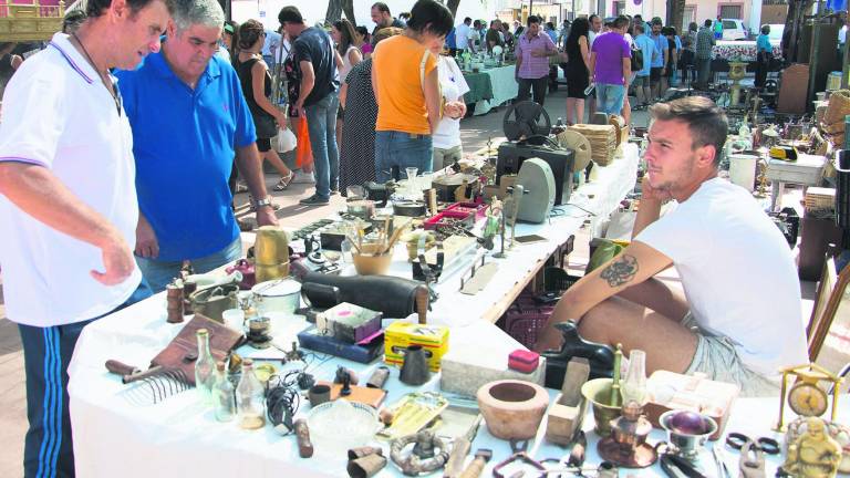 Buena acogida al rastro mensual de antigüedades Buena acogida al rastro mensual de antigüedades