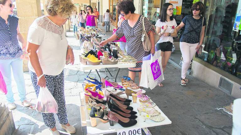 Los percheros “toman” las calles en el Día del Stock Los percheros “toman” las calles en el Día del Stock