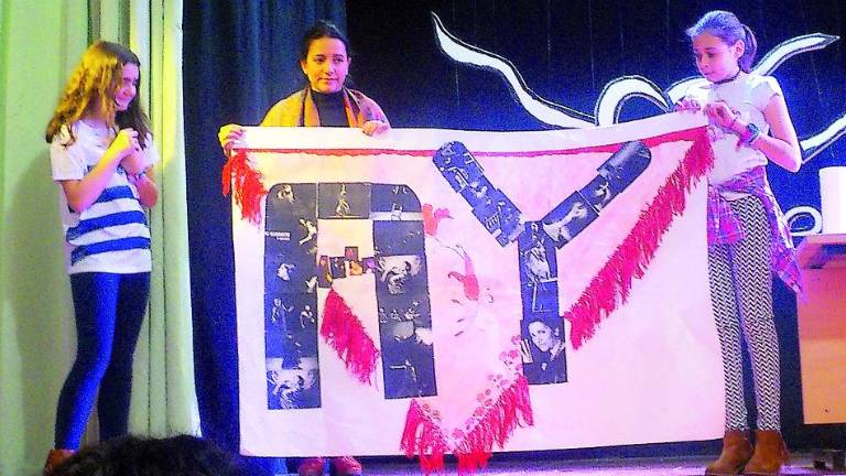Eva Yerbabuena protagoniza un encuentro con niños de la SAFA Eva Yerbabuena protagoniza un encuentro con niños de la SAFA