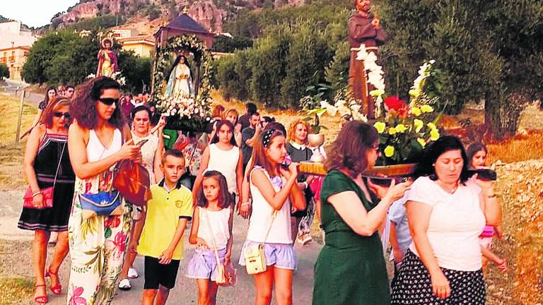 Devoción a los pies de la sierra Devoción a los pies de la sierra