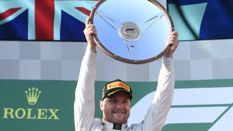 Bottas se impone en el doblete de Mercedes en Australia y Sainz abandona