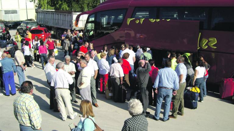 Unos 600 jornaleros buscan otra oportunidad en la fresa Unos 600 jornaleros buscan otra oportunidad en la fresa