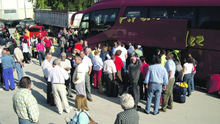 Unos 600 jornaleros buscan otra oportunidad en la fresa