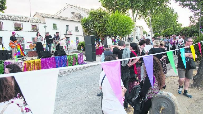 Conmemoración por todo lo alto para festejar el “Día del Orgullo”