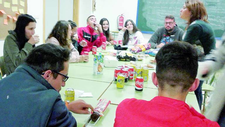 Dieciséis jóvenes se forman en valores y sobre participación en Cortijos Nuevos Dieciséis jóvenes se forman en valores y sobre participación en Cortijos Nuevos