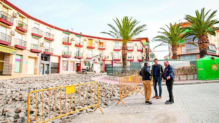 Continúan las obras de mejora en la Plaza de la Constitución