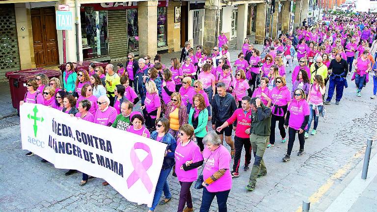 El rosa de la Marcha Contra el Cáncer de Mama “tiñe” la ciudad