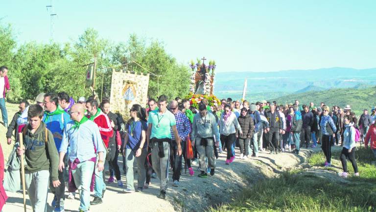 Traslado de la “Chiquitilla” desde su santuario hasta Santa Eulalia Traslado de la “Chiquitilla” desde su santuario hasta Santa Eulalia