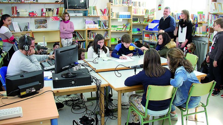 Taller radiofónico sobre la paz en el Colegio Manuel de la Chica