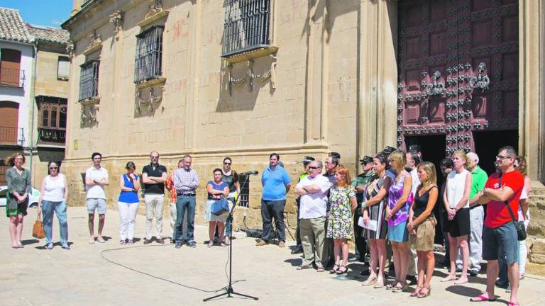 Silencio para homenajear a todas las víctimas del atentado de Niza Silencio para homenajear a todas las víctimas del atentado de Niza