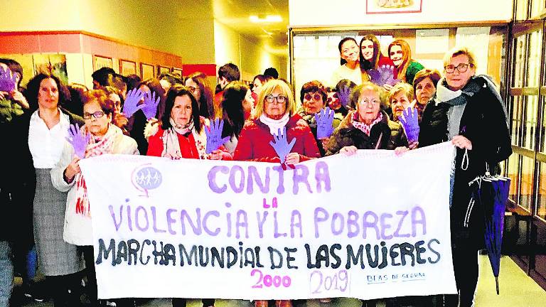 Concentración en el instituto de Beas contra la violencia machista