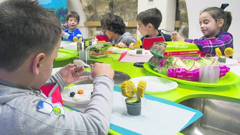 Los niños, protagonistas de un nuevo taller de cocina saludable