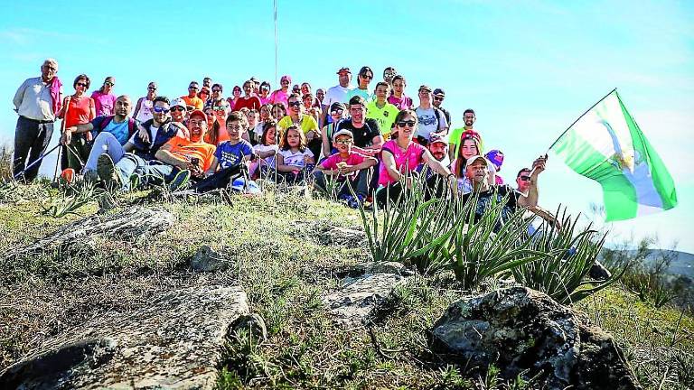 Rabiteños, en una ruta senderista que coronó la sierra de San Pedro Rabiteños, en una ruta senderista que coronó la sierra de San Pedro
