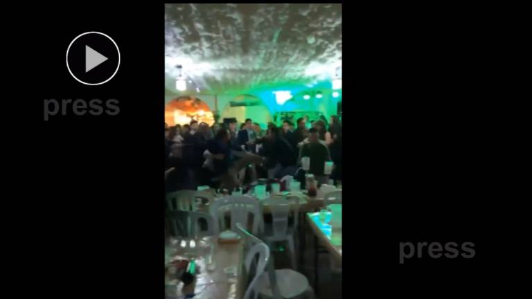 Pelea a sillazos en la caseta de CC OO en la feria Pelea a sillazos en la caseta de CC OO en la feria