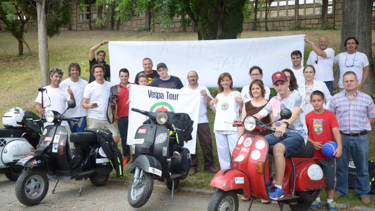 La asociación “VespaTour” visita a los pacientes infantiles del Hospital La asociación “VespaTour” visita a los pacientes infantiles del Hospital