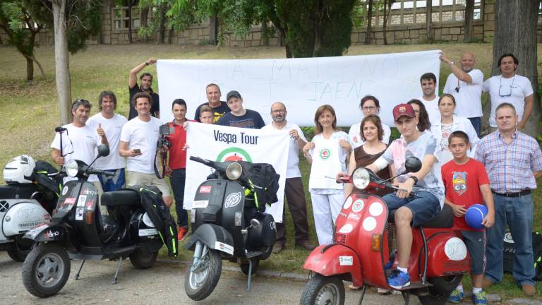 La asociación “VespaTour” visita a los pacientes infantiles del Hospital