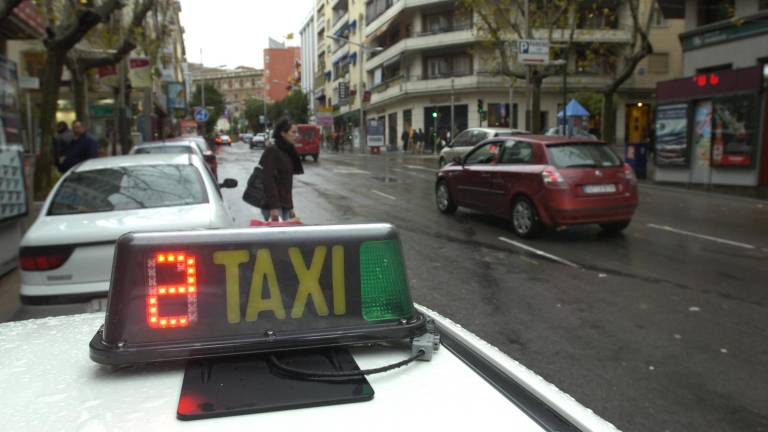 Los taxistas “paran” en contra de Uber y Cabify Los taxistas “paran” en contra de Uber y Cabify