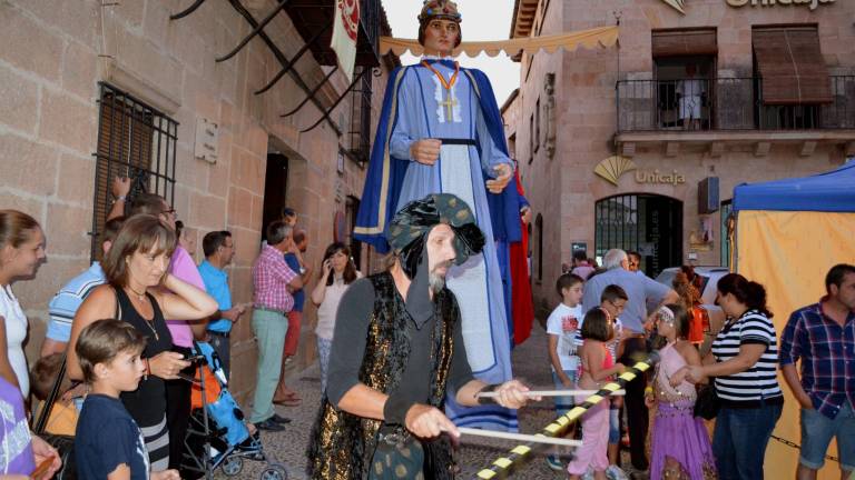 El medievo toma las calles en unas fiestas con solera