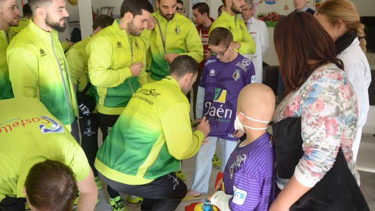 La solidaridad amarilla llega a los niños del Materno-Infantil La solidaridad amarilla llega a los niños del Materno-Infantil