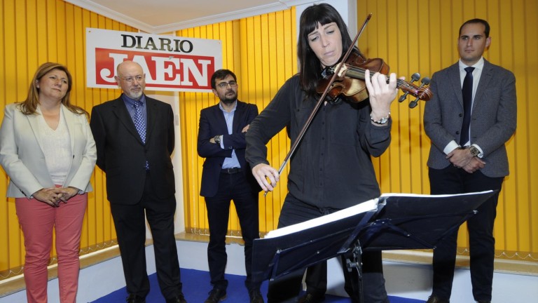 Los mágicos sones del violín de Jeshyca Ruiz embrujan la Sala 75 Aniversario