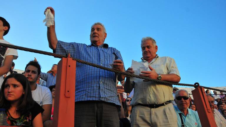 Curro Díaz y El Fandi abren la puerta grande de Cazorla Curro Díaz y El Fandi abren la puerta grande de Cazorla