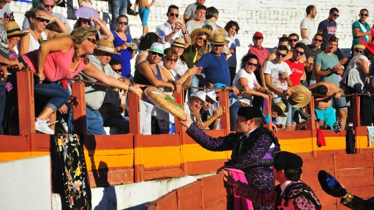 Curro Díaz y El Fandi abren la puerta grande de Cazorla