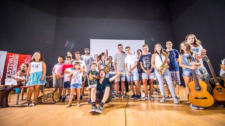 Mengíbar se llena de “rollo indie” Mengíbar se llena de “rollo indie”