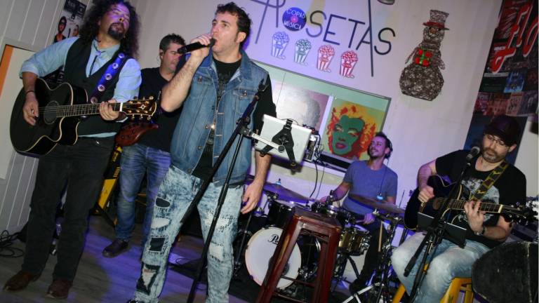 Una gran y emotiva noche de sorpresas en el “Rosetas” Una gran y emotiva noche de sorpresas en el “Rosetas”