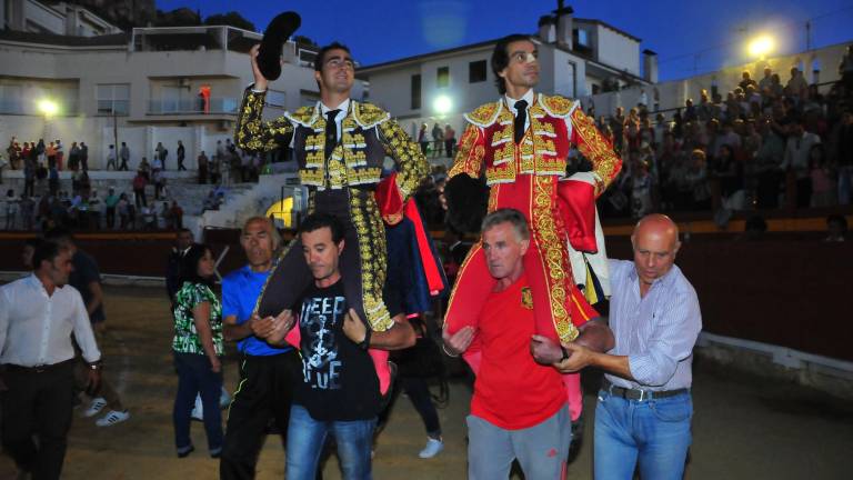 Curro Díaz y El Fandi abren la puerta grande de Cazorla Curro Díaz y El Fandi abren la puerta grande de Cazorla