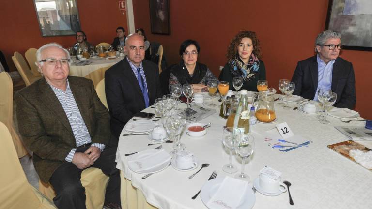 Los asistentes al acto Los asistentes al acto