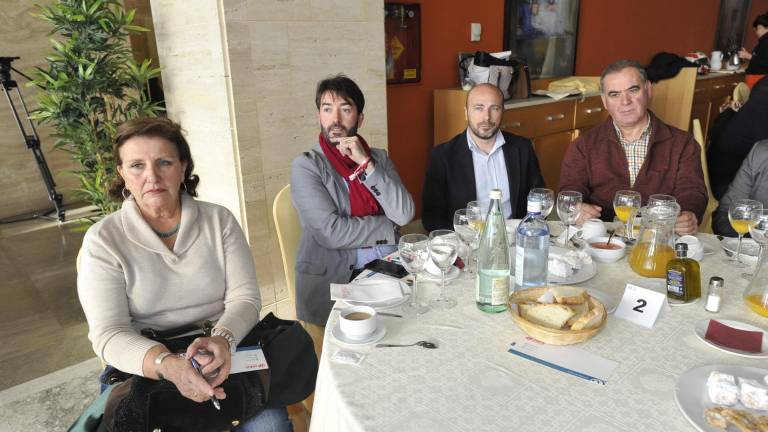 Los asistentes al acto Los asistentes al acto