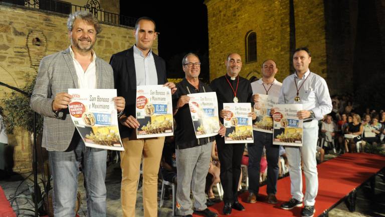 Una medalla hecha con el corazón y labrada con el alma para Arjona