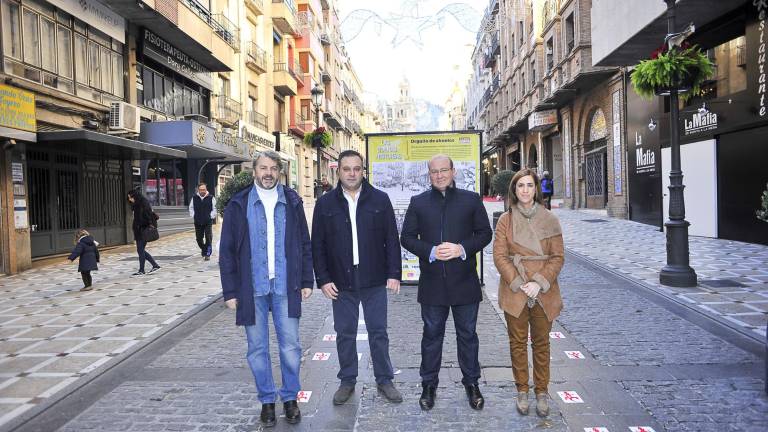 “La exposición es una curiosa idea que atrae a los vecinos” “La exposición es una curiosa idea que atrae a los vecinos”