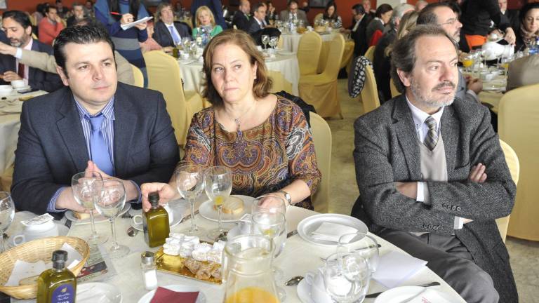 Los asistentes al acto Los asistentes al acto
