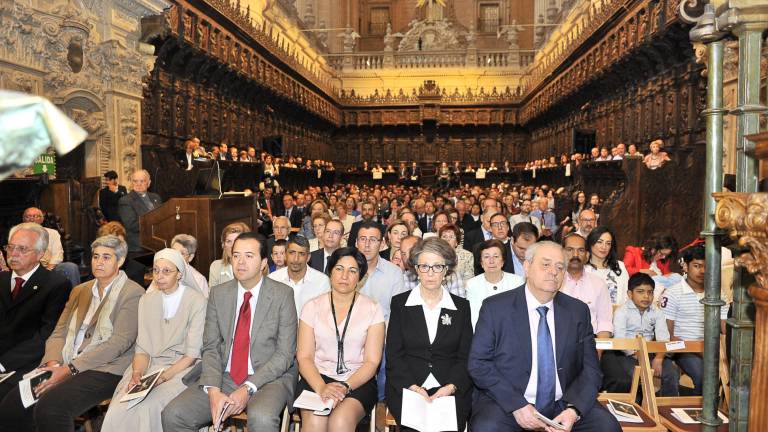 Multitudinario recibimiento al obispo número setenta y cinco Multitudinario recibimiento al obispo número setenta y cinco