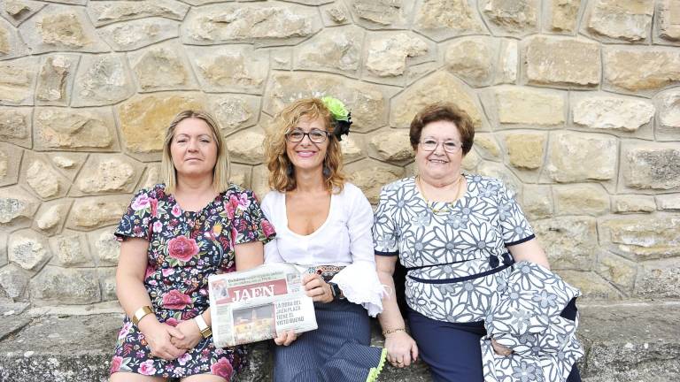 La Reina del Olivar prefiere dar agua para sus aceitunas La Reina del Olivar prefiere dar agua para sus aceitunas