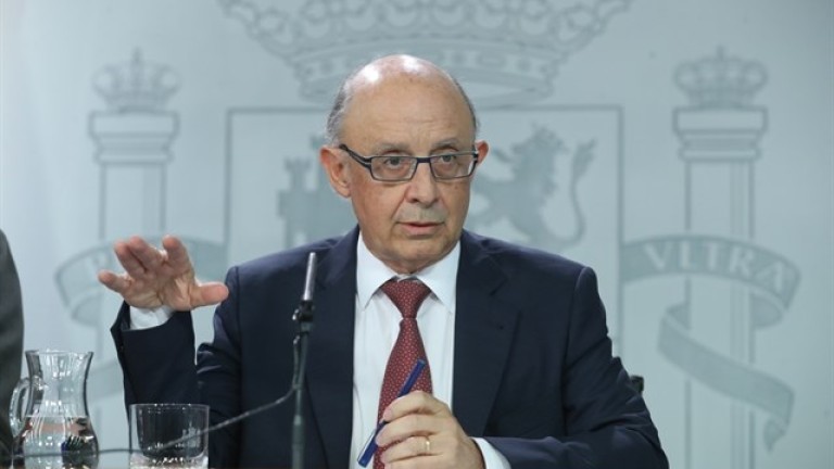 Hacienda avisa a la Generalitat de no pagar a los funcionarios